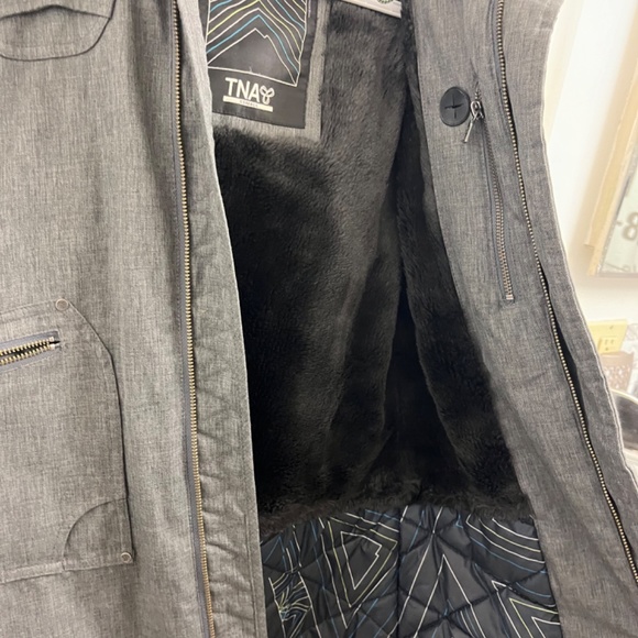 Aritzia winter jacket - Picture 3 of 4